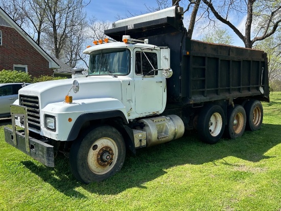 1999 MACK RD688S TRI-AXLE DUMP TRUCK