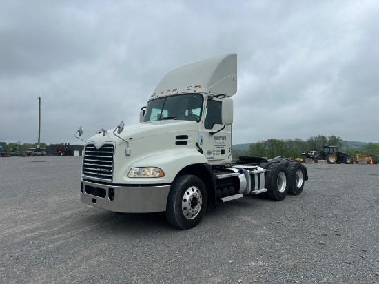 2017 MACK PINNACLE CXU613 TANDEM AXLE TRUCK TRACTO