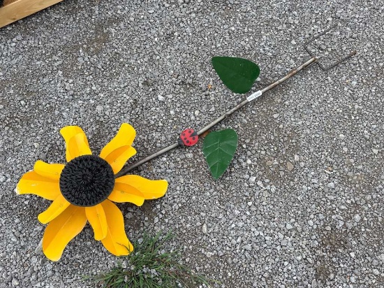 METAL SPINNING SUNFLOWER DECOR