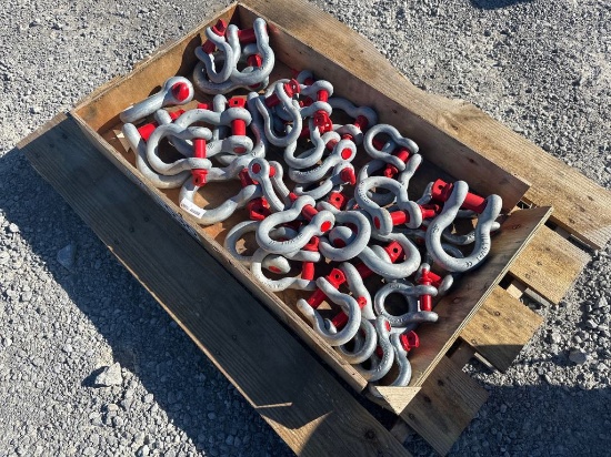 FLAT PALLET OF SHACKLES