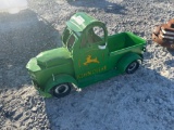 METAL JOHN DEERE TRUCK DECOR
