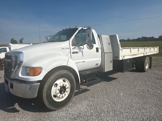 2006 FORD F650 XLT SINGLE AXLE FLATBED TRUCK