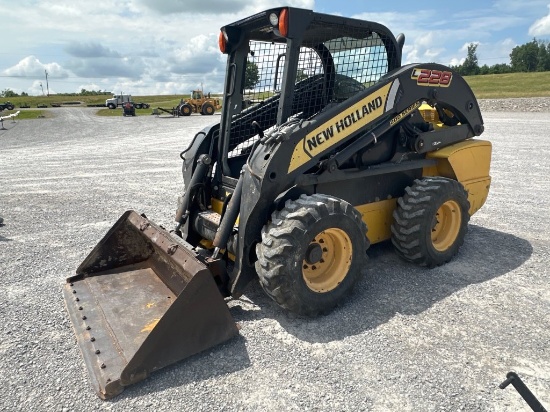 NEW HOLLAND L228 SKID STEER