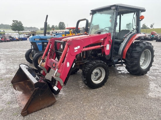MASSEY FERGUSON 1552 FARM TRACTOR