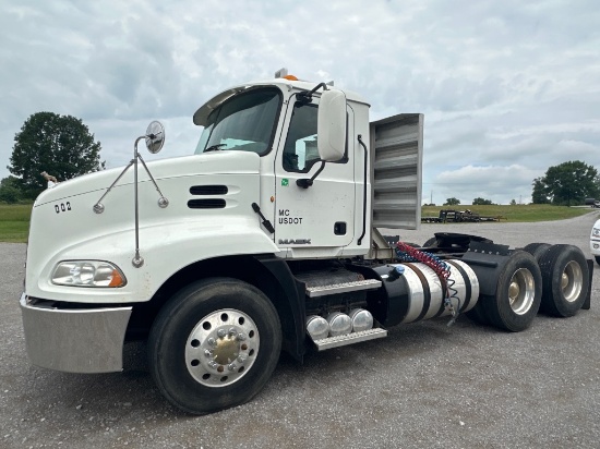 2014 MACK CXU613 GOLD DOG TANDEM AXLE TRUCK TRACTO