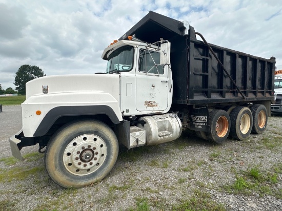 1994 MACK RD690S TRI-AXLE DUMP TRUCK