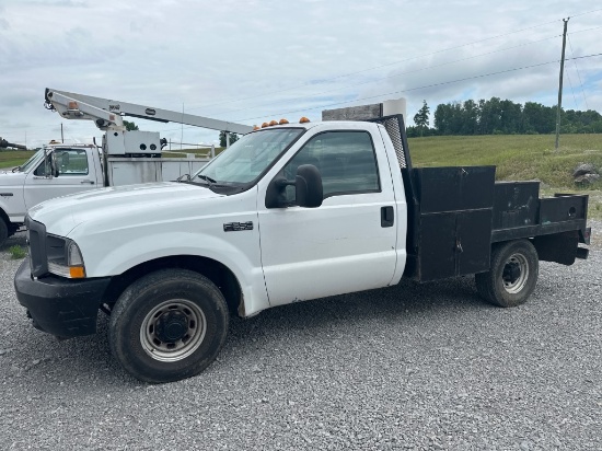 2004 FORD F350 XL FLATBED TRUCK