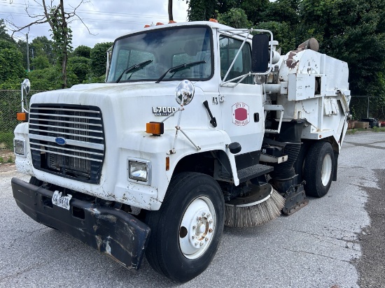 1995 FORD L7000 SWEEPER TRUCK
