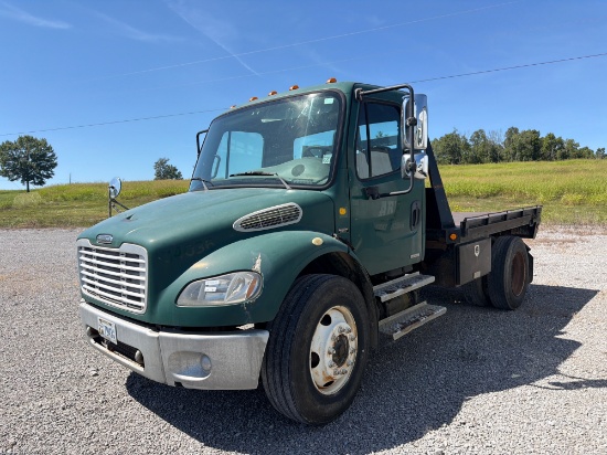 2005 FREIGHTLINER M2 106 SINGLE AXLE FLATBED TRUCK