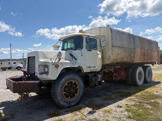 2000 MACK DM690SX TANDEM AXLE WATER TRUCK