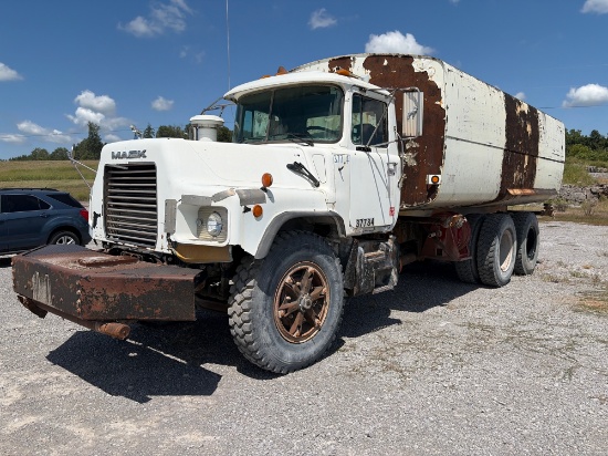 1999 MACK DM690SX TANDEM AXLE WATER TRUCK