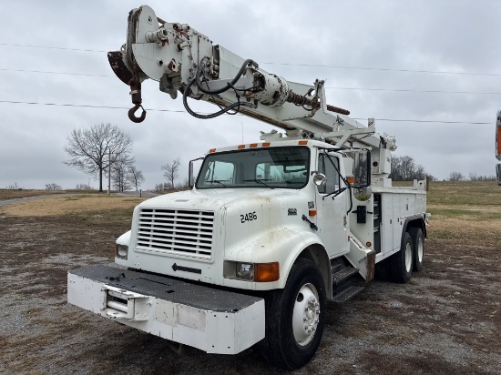 2000 INTERNATIONAL 4900 TANDEM AXLE DIGGER DERRICK