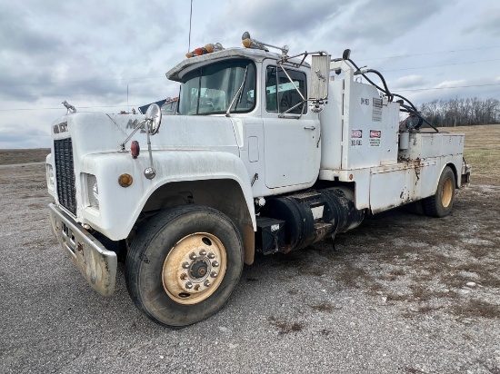 1989 MACK R690T SINGLE AXLE FUEL TRUCK