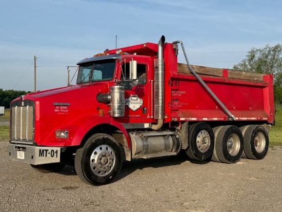 2013 KENWORTH T800 TRI-AXLE DUMP TRUCK