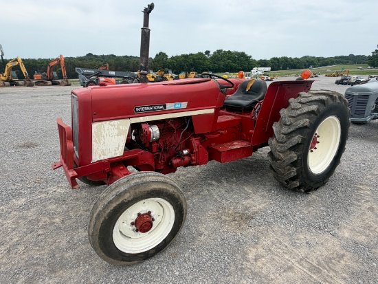 1974 464 International Farm Tractor