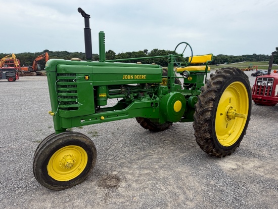 1950 JOHN DEERE B FARM TRACTOR
