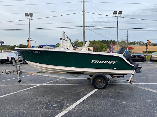 2004 19 FOOT TROPHY CENTER CONSOLE BOAT
