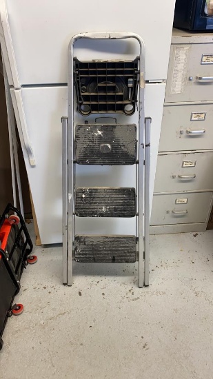 THREE STEP LADDER