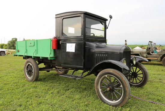 1926 Ford Model T - Truck w/ Grain Box