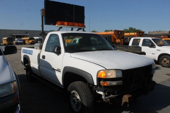 2003 GMC 2500 HD Sierra Pickup Truck (VDOT Unit #R05988)