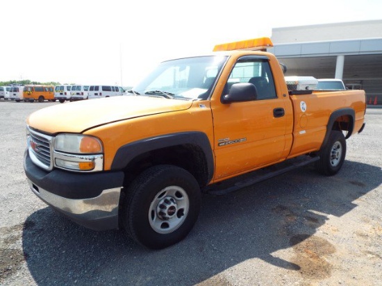 2001 GMC 2500 HD Pickup Truck (VDOT Unit #R05596)