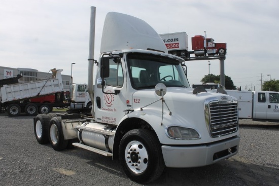 2006 Freightliner Business Class M2 CL12064S T/A Day Cab Road Tractor (Unit #122)