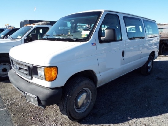 2005 Ford E350 XL Super Duty 8-Pass. Van (VDOT Unit# R07718)