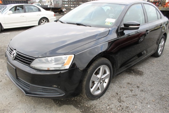 2012 Volkswagen Jetta TDI Sedan (RIGHT SIDE FENDER & DOOR DAMAGE)