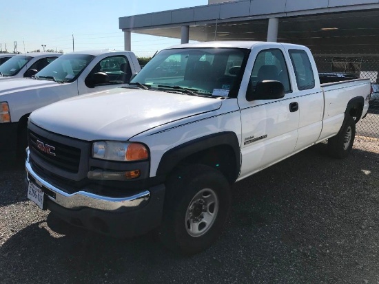 2007 GMC 2500HD Ext. Cab 4x4 Pickup Truck