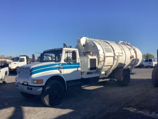 1990 NAVISTAR INTERNATIONAL 4900 RIGHT SIDE DRIVE VACUUM TRUCK