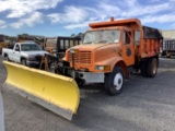 1999 NAVISTAR INTERNATIONAL 4700 DT 466E DUMP TRUCK w/PLOW & SPREADER