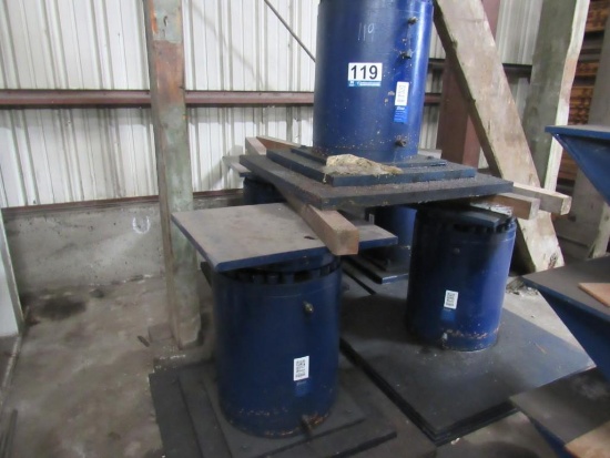 (4) 500 Ton Hydraulic Jacks In Stands