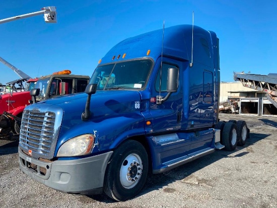 2010 Freightliner Cascadia T/A Sleeper Road Tractor