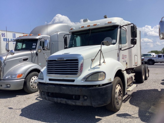 2005 Freightliner Columbia Sleeper Cab Road Tractor (Unit #2108)