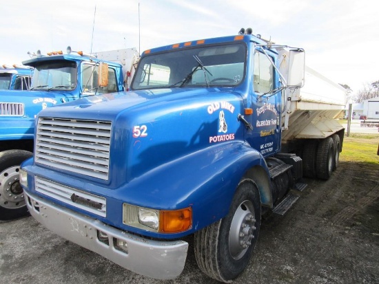 1995 International 8200 T/A Potato Hopper Truck (LTS #034)