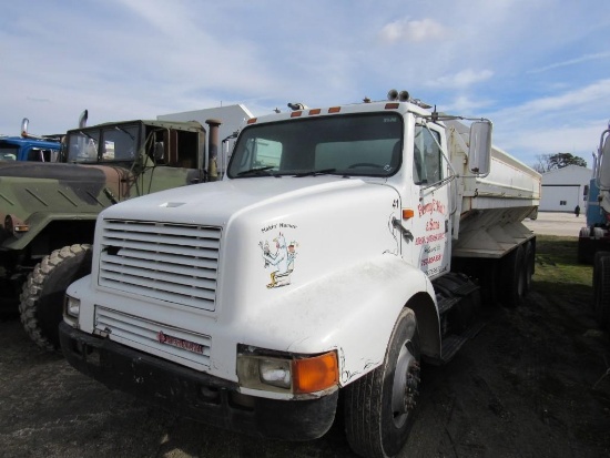 1992 International T/A Potato Hopper Truck (LTS #301)