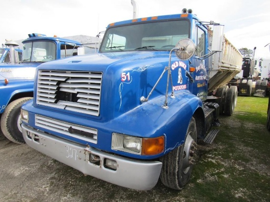 1995 International 8200 T/A Potato Hopper Truck (LTS #033)