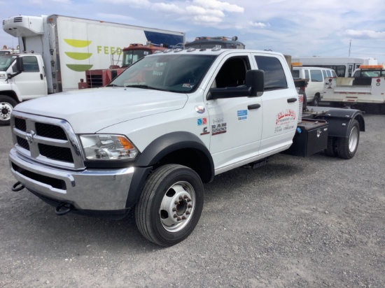 2017 RAM 5500 CREW CAB CHASSIS WITH HITCH CRAFTER