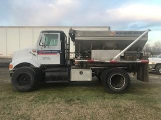 1999 INTERNATIONAL 8100 SPREADER TRUCK (UNIT #F-7503)