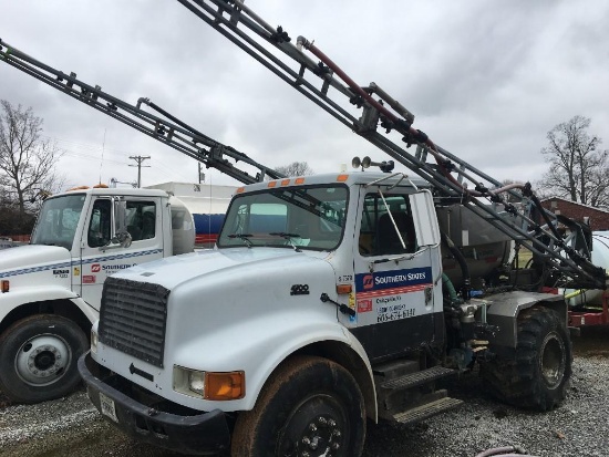 2001 INTERNATIONAL 4700 SPRAY TRUCK (UNIT #S-7679)