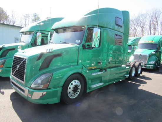 2016 VOLVO 780 T/A SLEEPER ROAD TRACTOR (UNIT #1633)