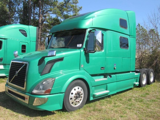 2016 VOLVO 780 T/A SLEEPER ROAD TRACTOR (UNIT #1609)