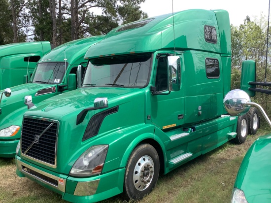 2015 VOLVO 780 T/A SLEEPER ROAD TRACTOR