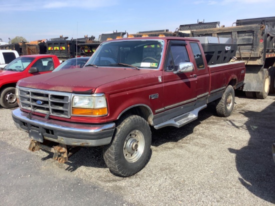 1996 FORD F250 4X4 XLT EXT. CAB PICKUP w/SPREADER