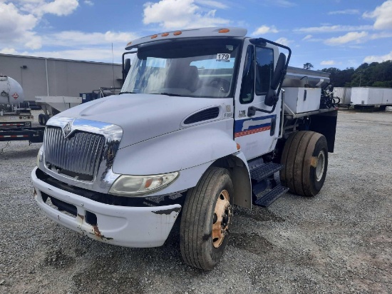 2007 International 4300 With 8' Turf Spreader (90-DAY TITLE DELAY)