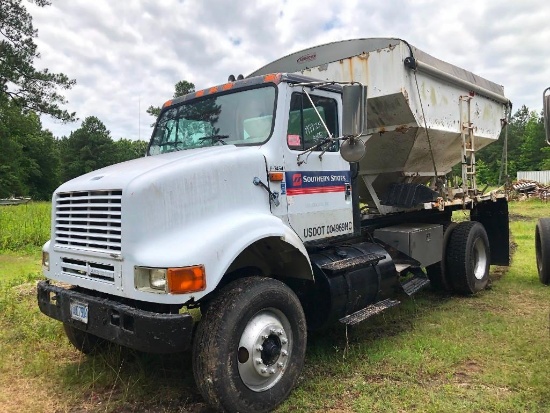 1998 INTERNATIONAL 8100 S/A FERTILIZER TRUCK (UNIT #7454)