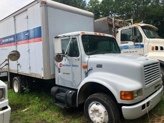 1999 INTERNATIONAL 4900 S/A VAN TRUCK (UNIT #5836)