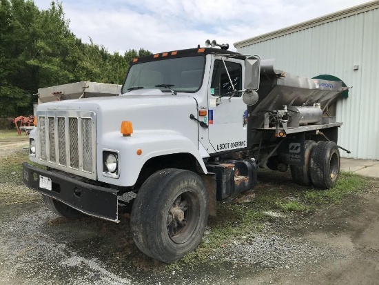 2000 INTERNATIONAL 2554 S/A SPREADER TRUCK (UNIT #6828) (INOPERABLE)