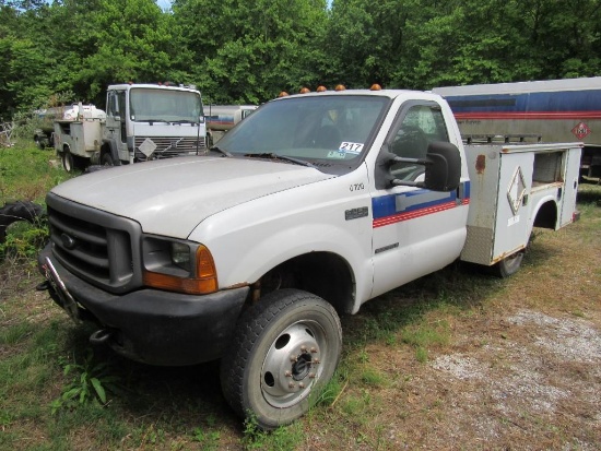 2001 Ford 4x4 F450 Service Truck (Unit # U7010)