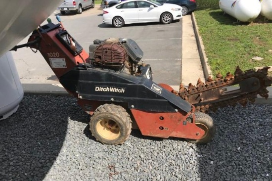 DITCH WITCH 1020 TRENCHER